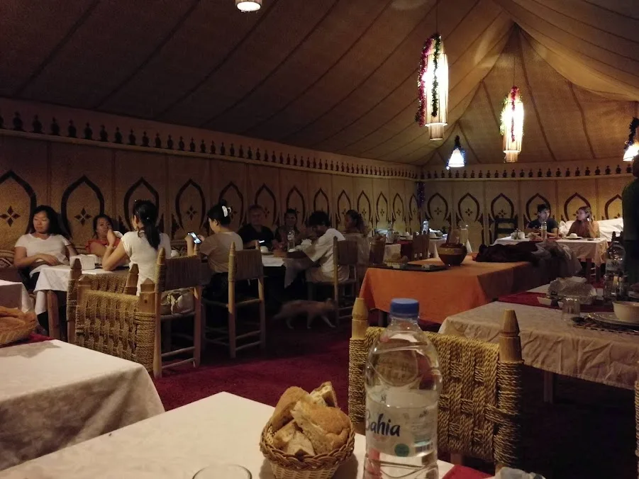 Cena di Capodanno nel bivacco nel deserto di Merzouga